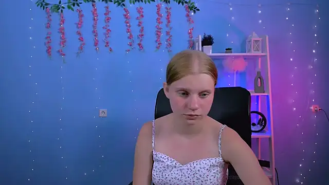 bella sky11 online show from August 3, 11:10 pm