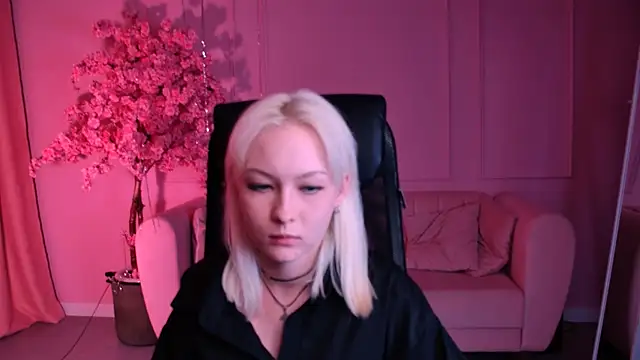 OliviaVale online show from June 19, 1:47 pm