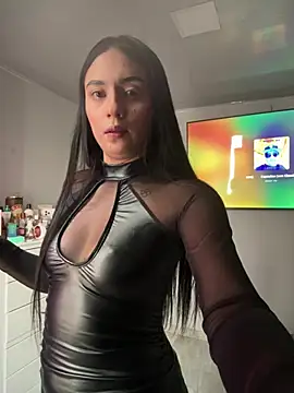 LilacNoir online show from August 6, 7:32 pm