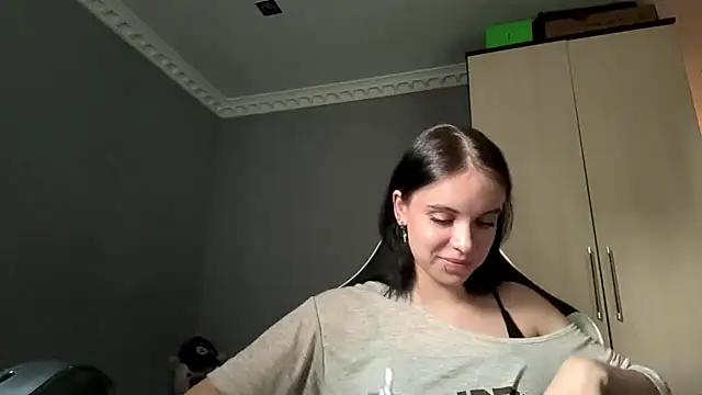 martinienjoyer online show from July 8, 11:34 am