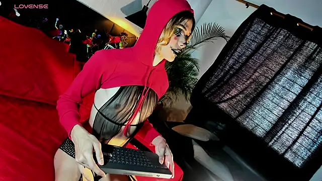 love amor  online show from October 31, 3:05 pm