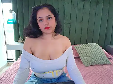 Esme Miller online show from July 3, 1:50 pm