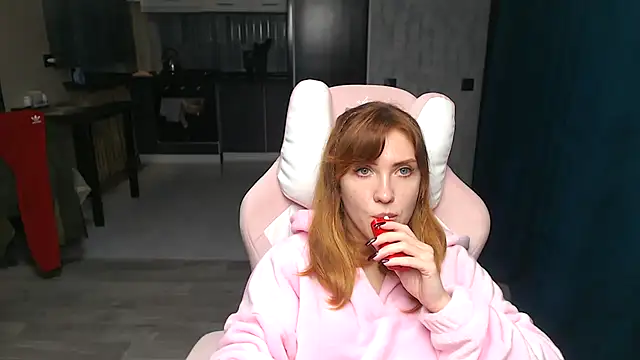 Reginasmilee online show from October 27, 7:15 am