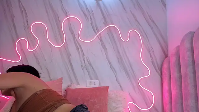 EmilyWhite9 online show from July 3, 8:26 pm