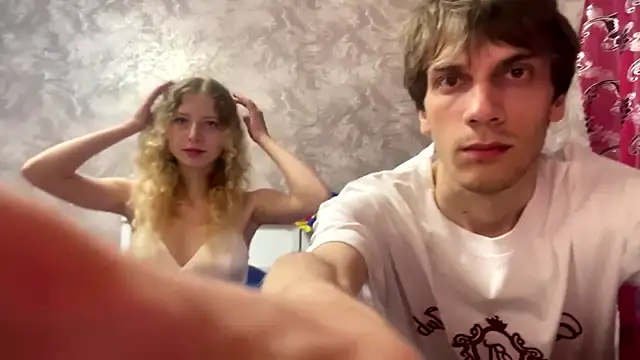 Cute  Couple  online show from July 15, 7:29 pm