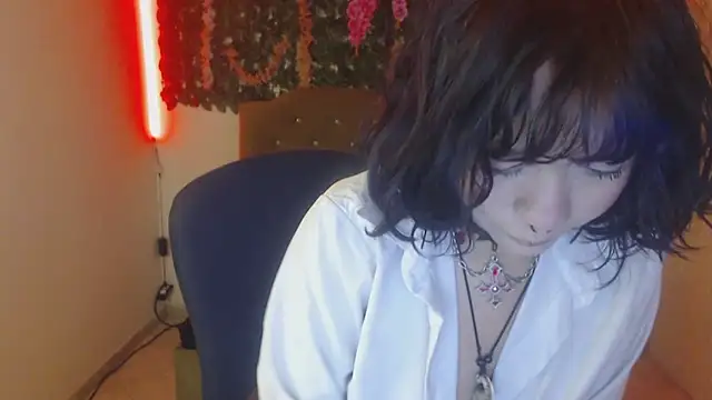 violetdreams-1 online show from July 16, 3:33 am