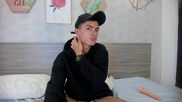 Alejo Jones  online show from July 21, 3:02 pm