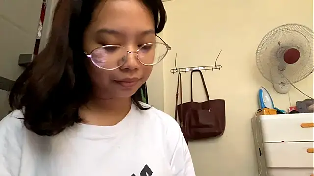 VickeyGramling online show from August 1, 2:24 am