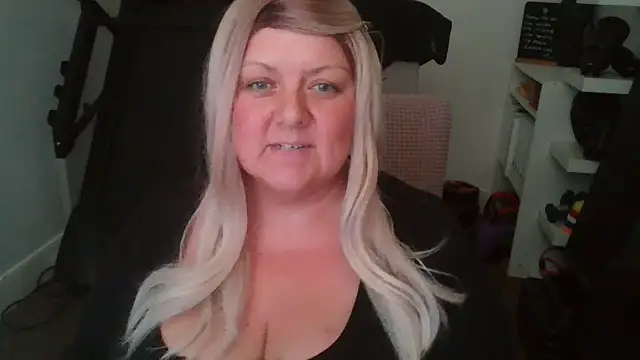 Blonde Exclusive online show from August 1, 1:57 pm