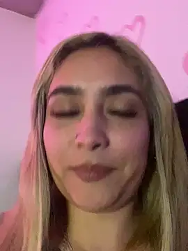 rubiaaqueen online show from August 7, 3:02 am