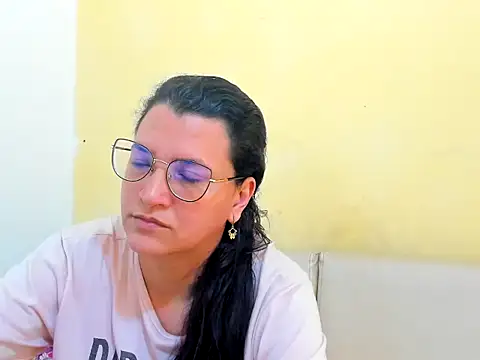 MARILYN GARCIA online show from April 7, 3:47 pm