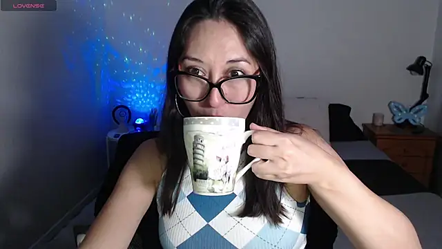 Snapshot of Ninimoon chatting on October 13, 4:15 am Ninimoon online show from October 13, 4:15 am