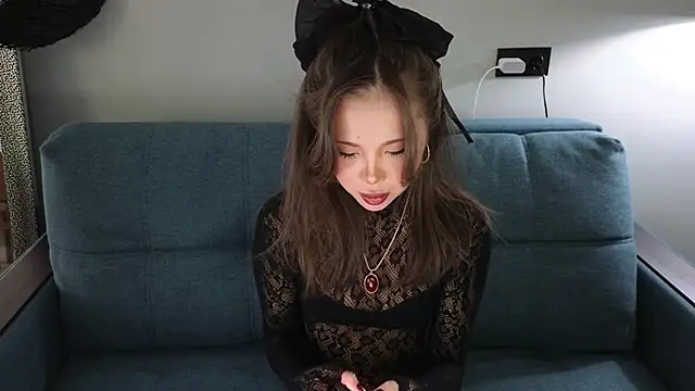 JujuYang online show from November 1, 12:42 pm