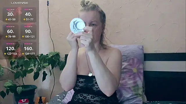 I AM MILF online show from March 5, 7:59 am