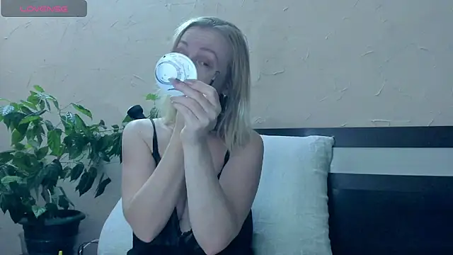 I AM MILF online show from November 6, 8:09 am