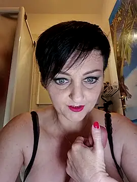 lucillabollente online show from April 18, 4:15 am