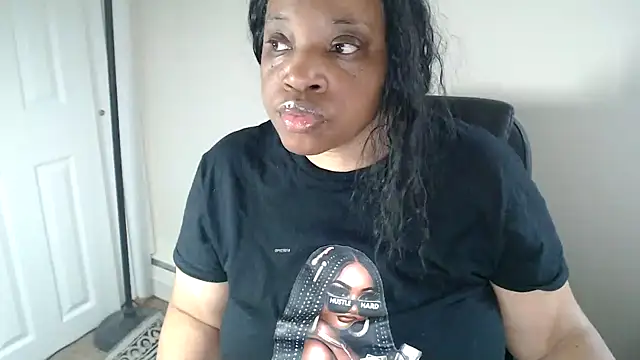 Sexymona1218 online show from April 18, 7:58 pm