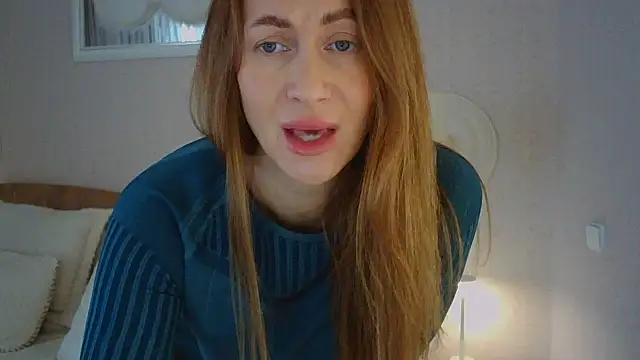 Snapshot of Luna_Hoty chatting on October 2, 6:18 am Luna Hoty online show from October 2, 6:18 am