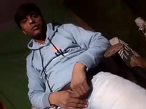 desiboy1101 online show from December 18, 1:27 pm