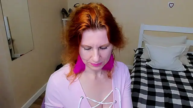 FoxySophia online show from November 12, 6:50 pm