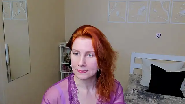 Snapshot of FoxySophia chatting on October 20, 1:47 pm FoxySophia online show from October 20, 1:47 pm