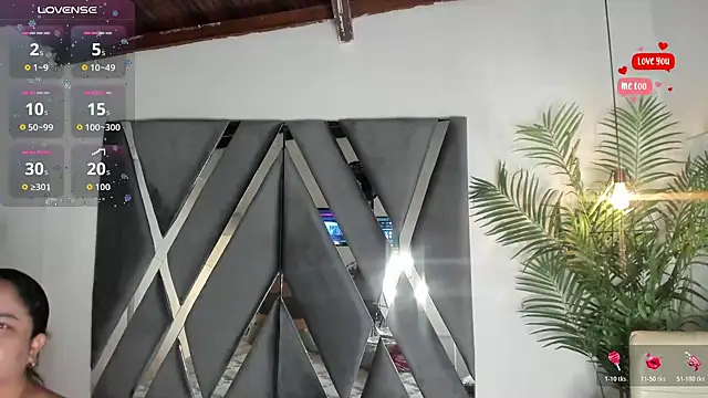 moonsweet1 online show from April 12, 11:35 am