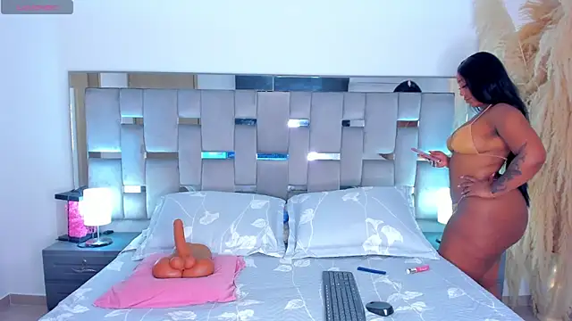 Cammiila online show from March 30, 5:01 pm