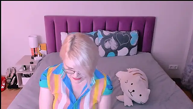 sabrinamacmarren online show from October 13, 3:36 pm