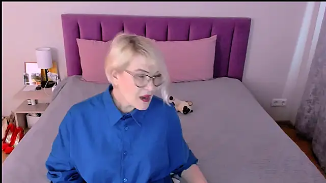 sabrinamacmarren online show from November 21, 10:50 am