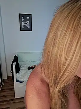 missjenn x online show from June 26, 12:06 pm