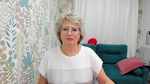 EvelynJoyful online show from September 10, 6:35 am