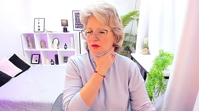 EvelynJoyful online show from November 5, 5:23 am