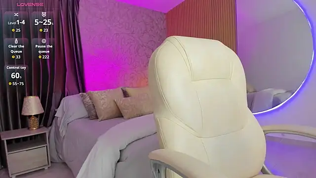 Sarah Stone  online show from October 6, 7:29 pm