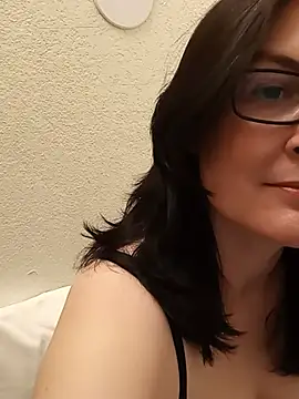 DesreRose online show from August 5, 1:01 am