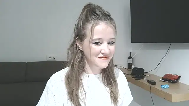 Neonstar online show from April 6, 9:10 am