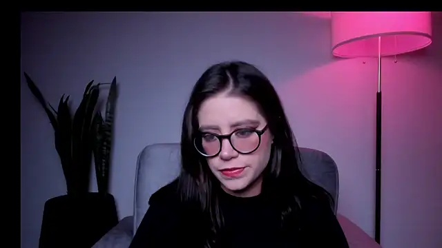 HazelKush online show from April 15, 10:10 pm