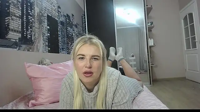 Snapshot of Barbieangel chatting on October 7, 10:36 pm Barbieangel online show from October 7, 10:36 pm