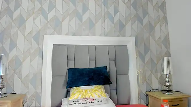 Princsgirl  online show from February 3, 6:56 pm