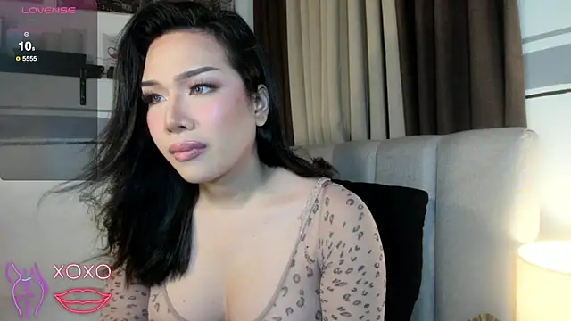 Snapshot of VictoriaWintour chatting on October 21, 10:08 am VictoriaWintour online show from October 21, 10:08 am
