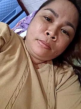 XXLorie 02 online show from April 5, 7:18 am