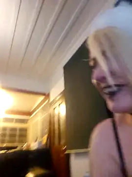 PinkTheHawk online show from December 17, 10:41 am