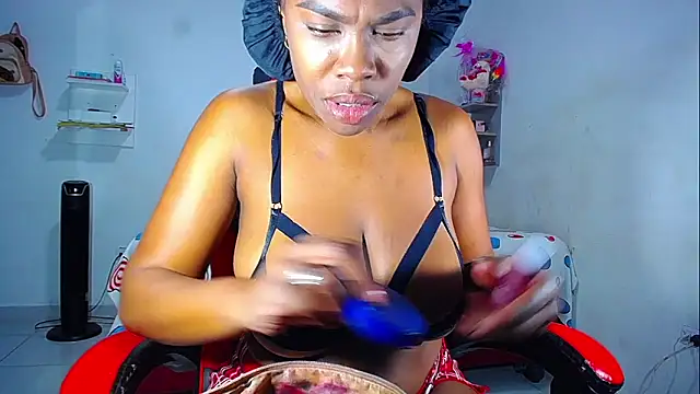 DanisaBrown online show from June 15, 4:40 pm