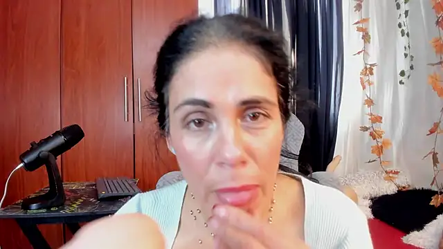 girasol walton online show from November 4, 4:12 pm