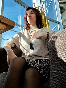 Snapshot of EvaXOAir chatting on October 12, 6:27 am EvaXOAir online show from October 12, 6:27 am