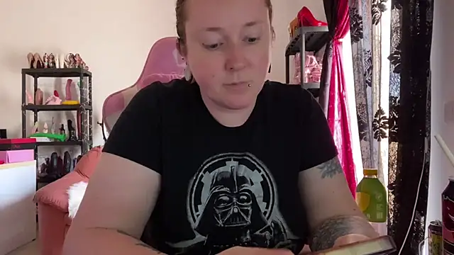 kisicaxx online show from April 15, 1:11 pm