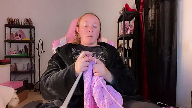 kisicaxx online show from November 28, 8:45 pm