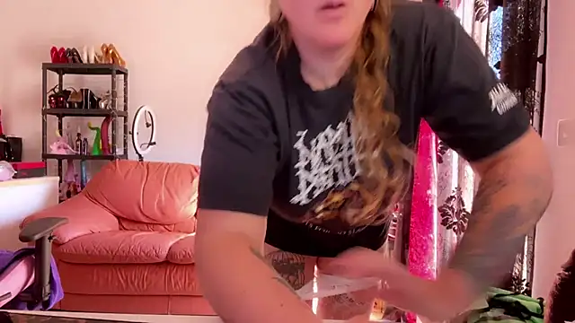 kisicaxx online show from October 21, 8:51 am