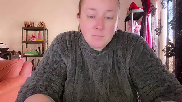 kisicaxx online show from March 10, 2:10 pm