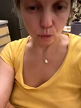 Snapshot of Susanel chatting on October 24, 9:00 pm Susanel online show from October 24, 9:00 pm