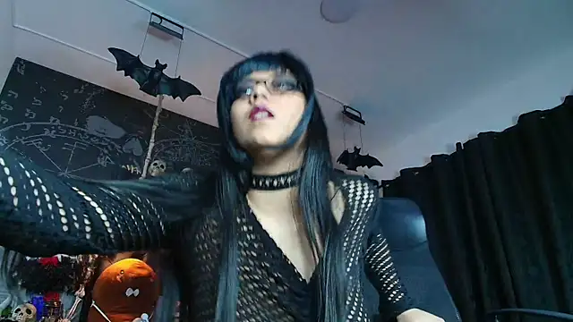 AlexHoe  online show from February 22, 7:15 pm